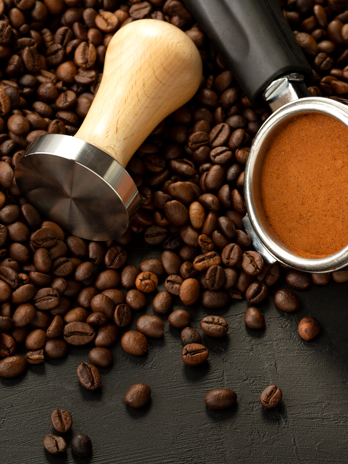 Kaffebønner og malet kaffe