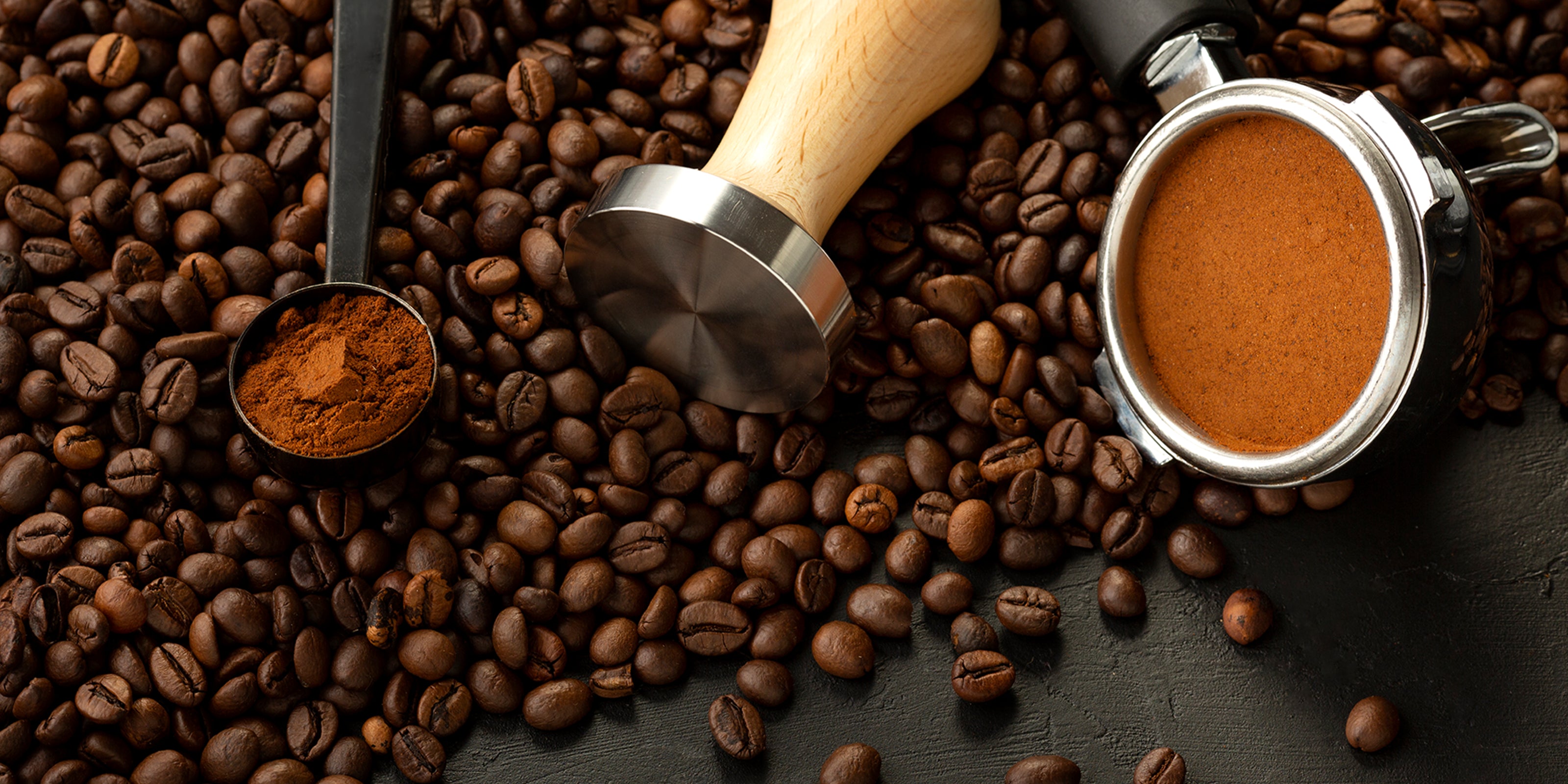 kaffebønner og portafilter