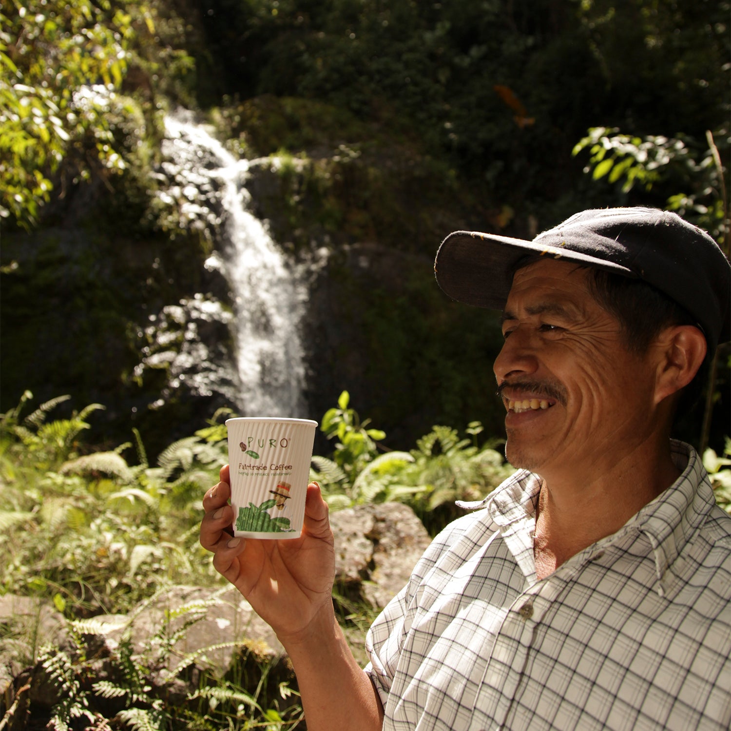 Puro kaffe kop med fokus på bæredygtighed